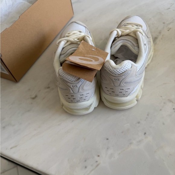 Asics Gel-Kayano 14 in White and Smoke Gray size US 7 - Picture 6 of 7